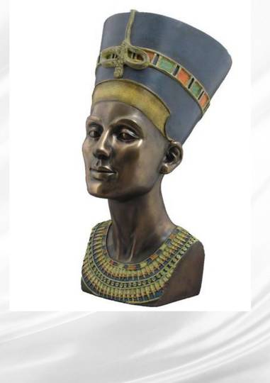 Bust of Queen Nefertiti (Large) image 0